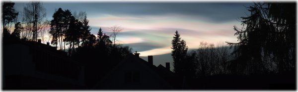 ¿seria una aurora boreal? nube iridiscente