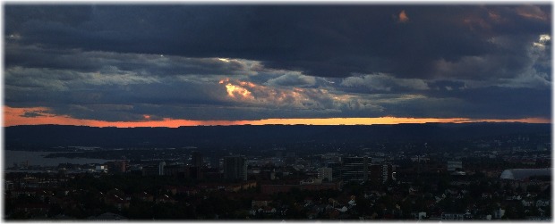 Puesta de SOL en Oslo, a las 22:39 el 13 de junio Puesta de SOL en Oslo, a las 22:39 el 13 de junio