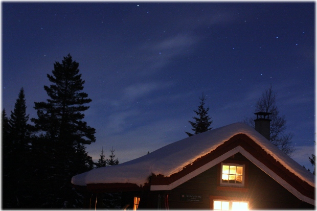 La cabaña de noche La cabaña de noche