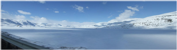 Lago Tyin (cerca de Jotunheimen) en invierno Lago Tyin (cerca de Jotunheimen) en invierno