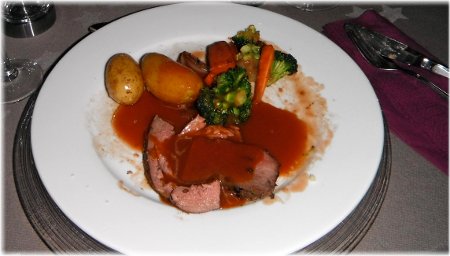 corzo con verduras y salsa de setas del bosque corzo con verduras y salsa de setas del bosque